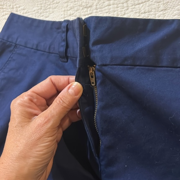 Vineyard vine dayboat classic shorts solid deep bay. NWT. Size 14. - Picture 5 of 11